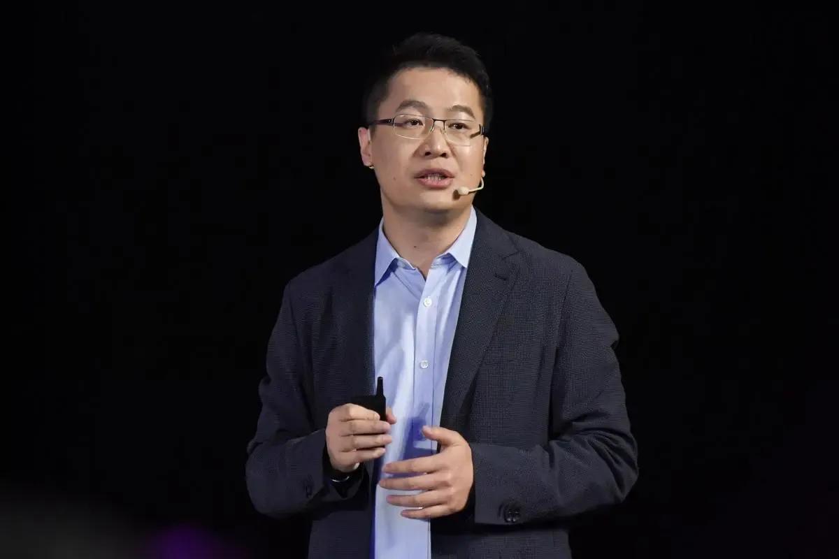 彻底摊出底牌！卢伟冰这次啥也不装了，祭出一个又一个终极大招。

果然不出所料，即