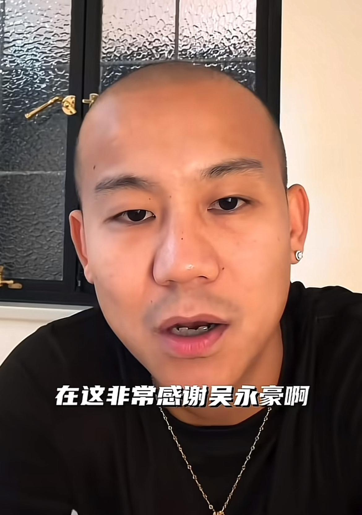 曹芳受伤，引发全网关注，正好赶上那个人回归，明显曹芳更有流量，曹芳作为顶流街球手