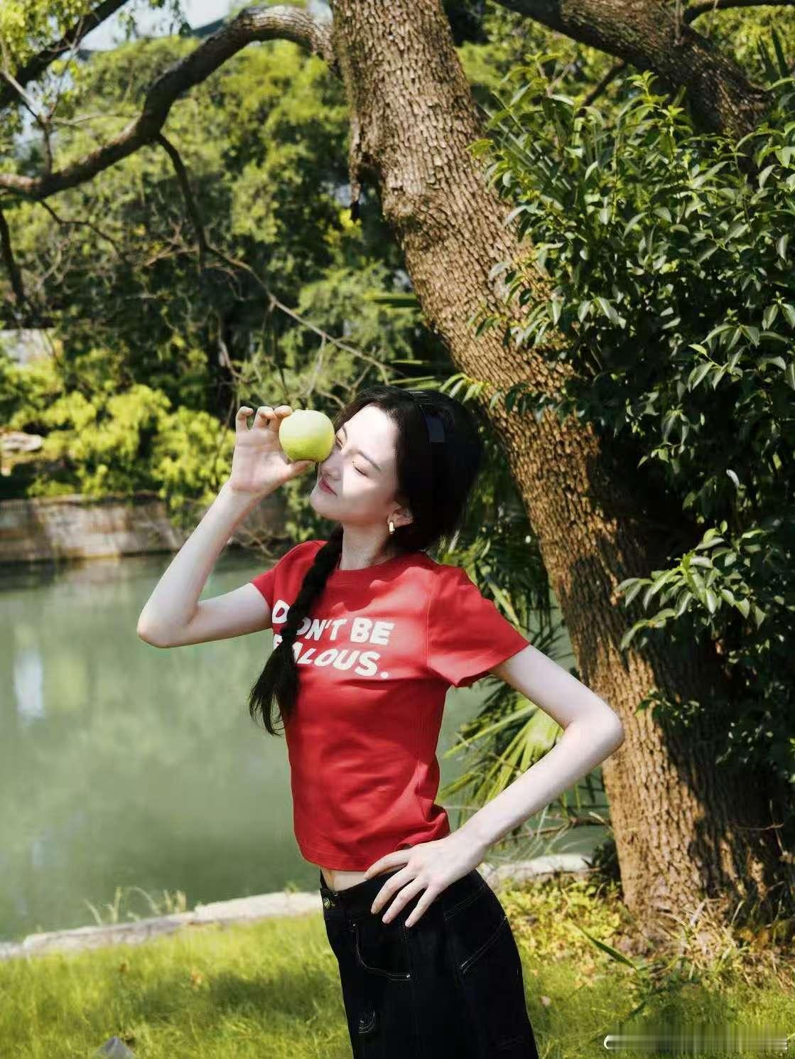 宋祖儿红t宋祖儿说一起森呼吸宋祖儿说一起森呼吸，活力满满，[嘻嘻][嘻嘻] ​​