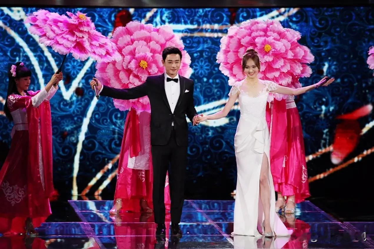 大家有没有发现，唐嫣状态简直绝了！

她都42岁了，孩子也不小了，可不管是脸蛋还