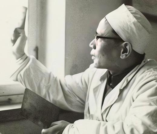1950年，广西悍匪头子被判死刑，为了活命，他交出了独门秘方，竟救治了数万名抗美