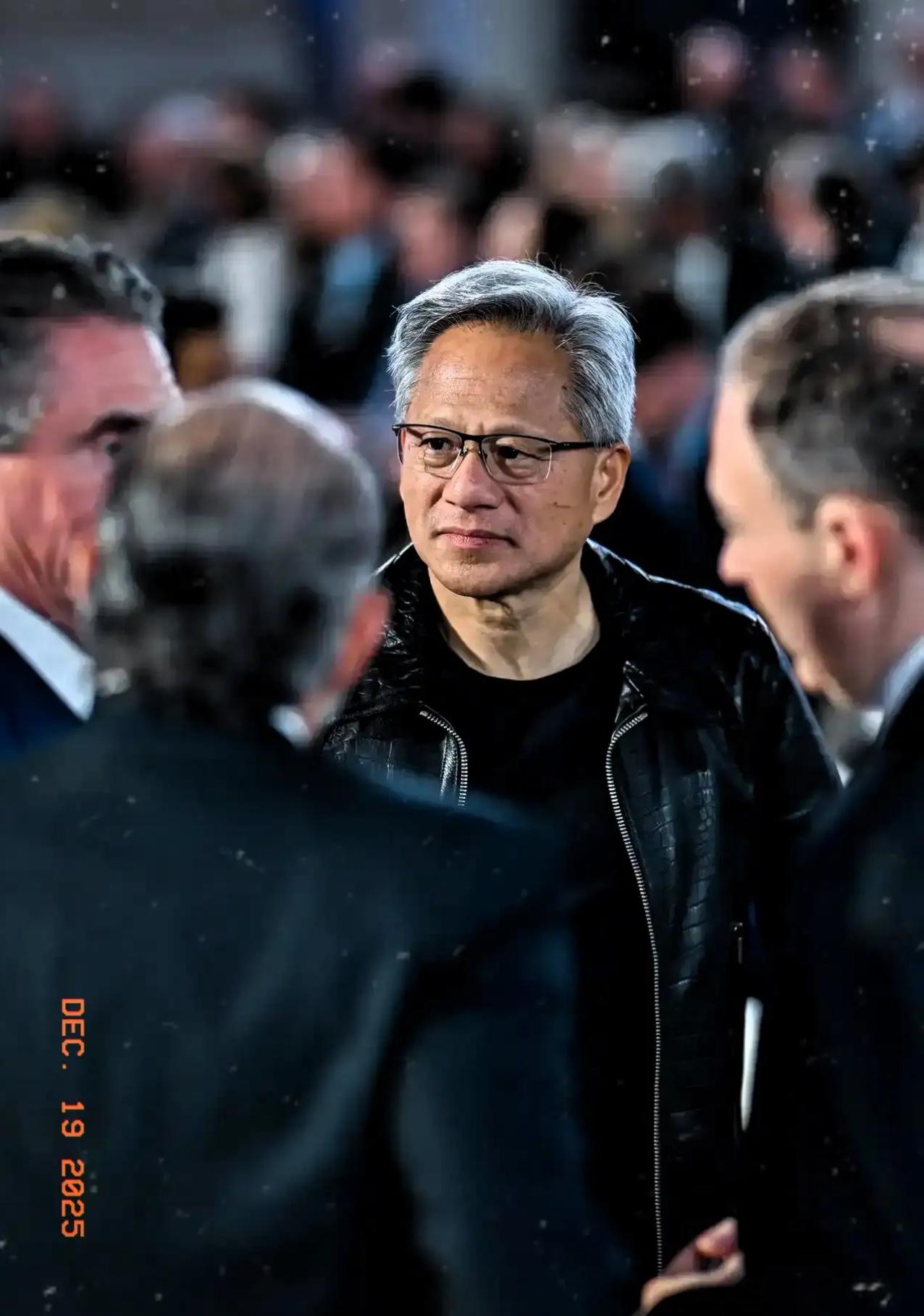 我感觉黄仁勋应该是获取了一些我们不知道的准确情报，比如最近暴出来的中国已经做出E