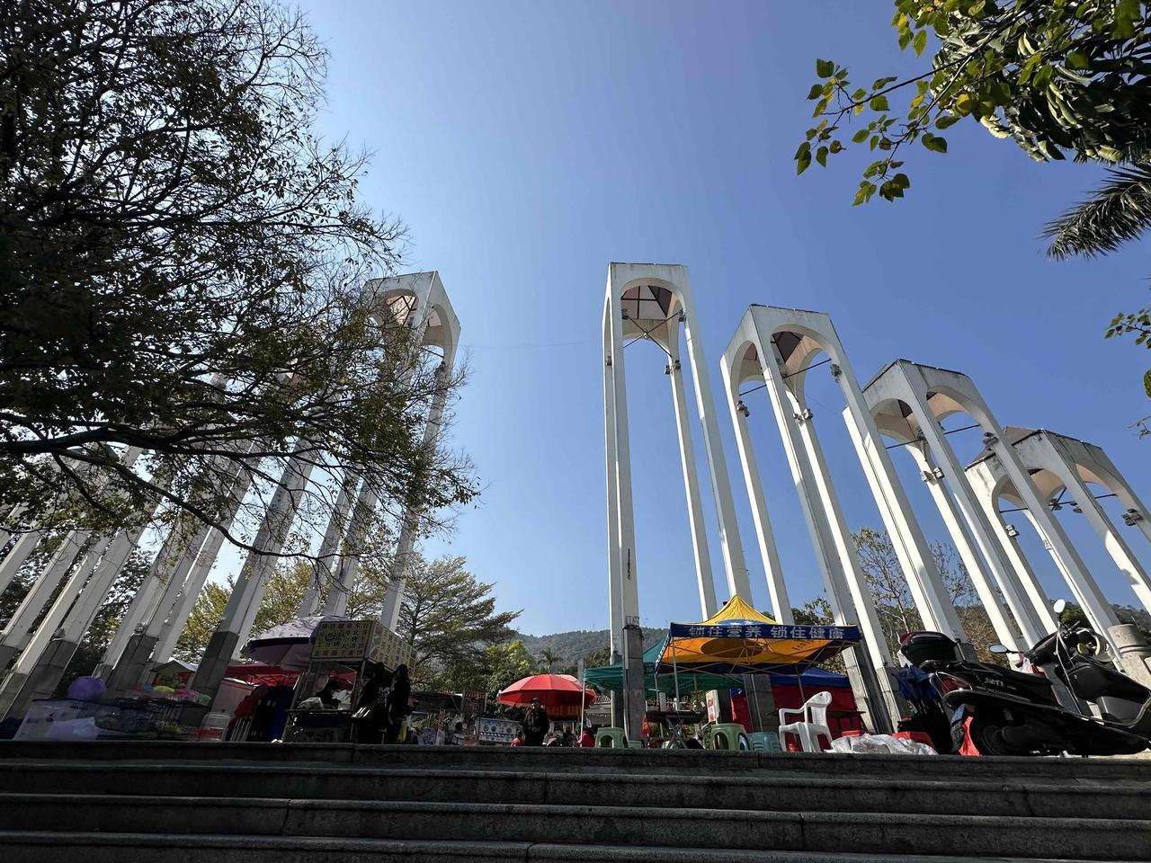 灵秀莆阳地 千秋凤凰山

闽中腹地，莆阳大地之上，凤凰山巍然屹立，它不仅是莆田城