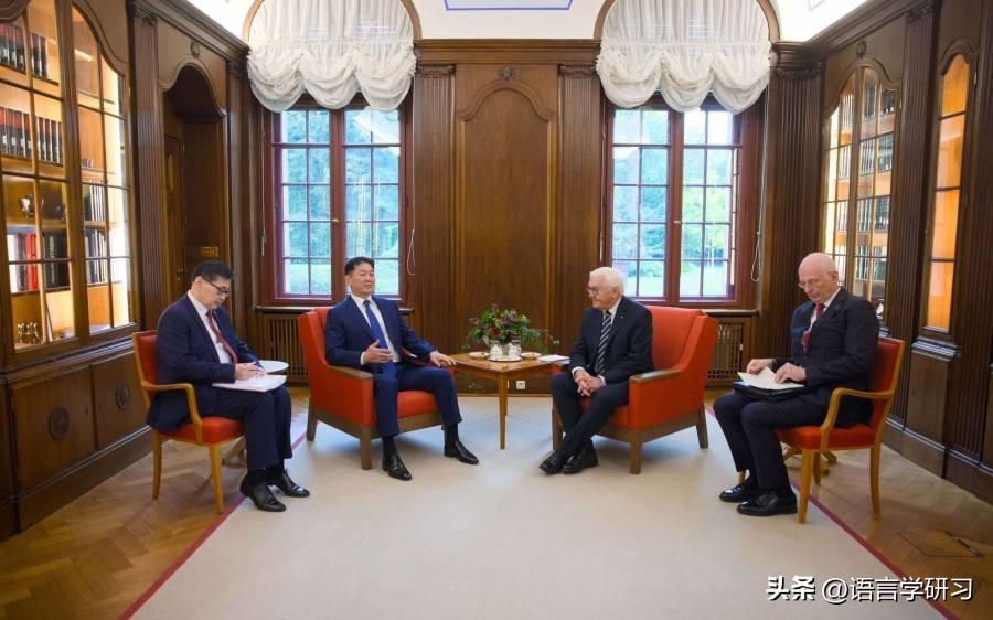 蒙古国"第三邻国"：蒙德两国总统举行正式会谈

¬ 蒙古国与德国签署联合宣言
