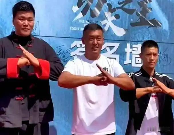 一巴掌值万金？赵鸿刚在世界扇耳光大赛上被打的那么严重，去参加比赛值得吗？
赵鸿刚