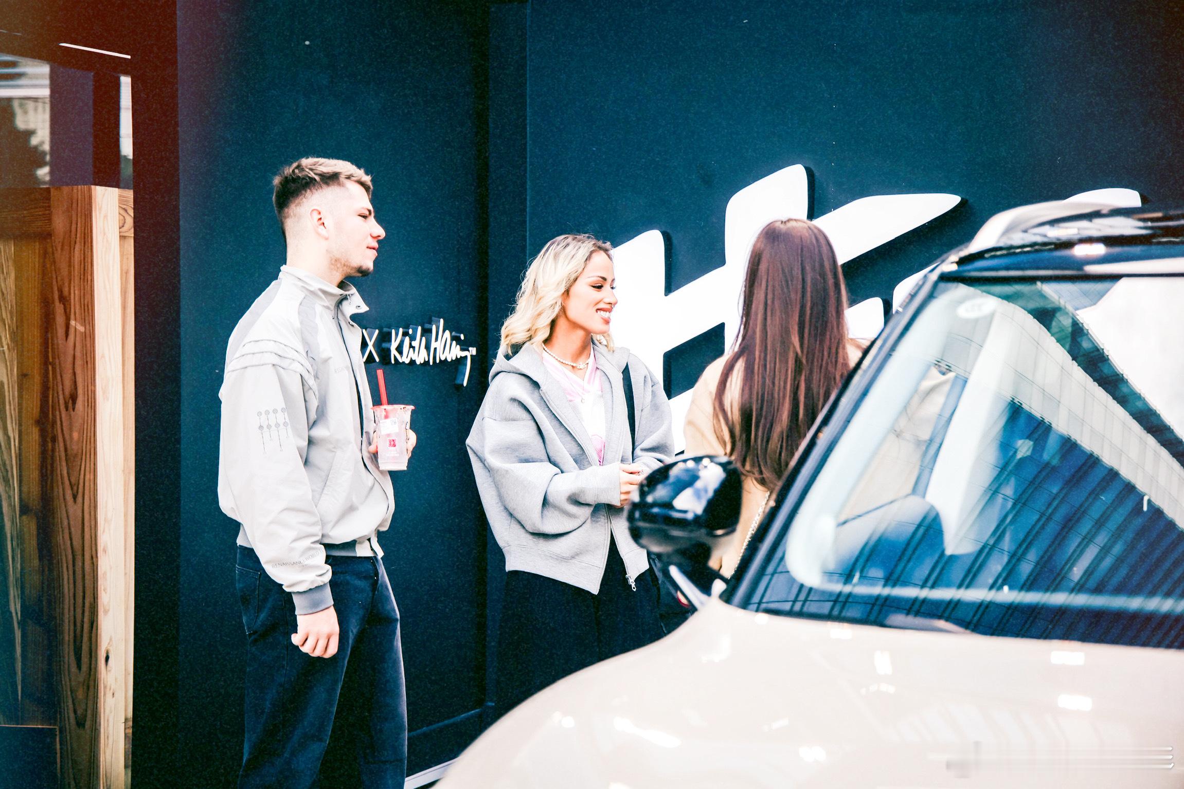 smart携手Keith Haring把艺术乐园搬到广州天河广场！车展不只在展馆