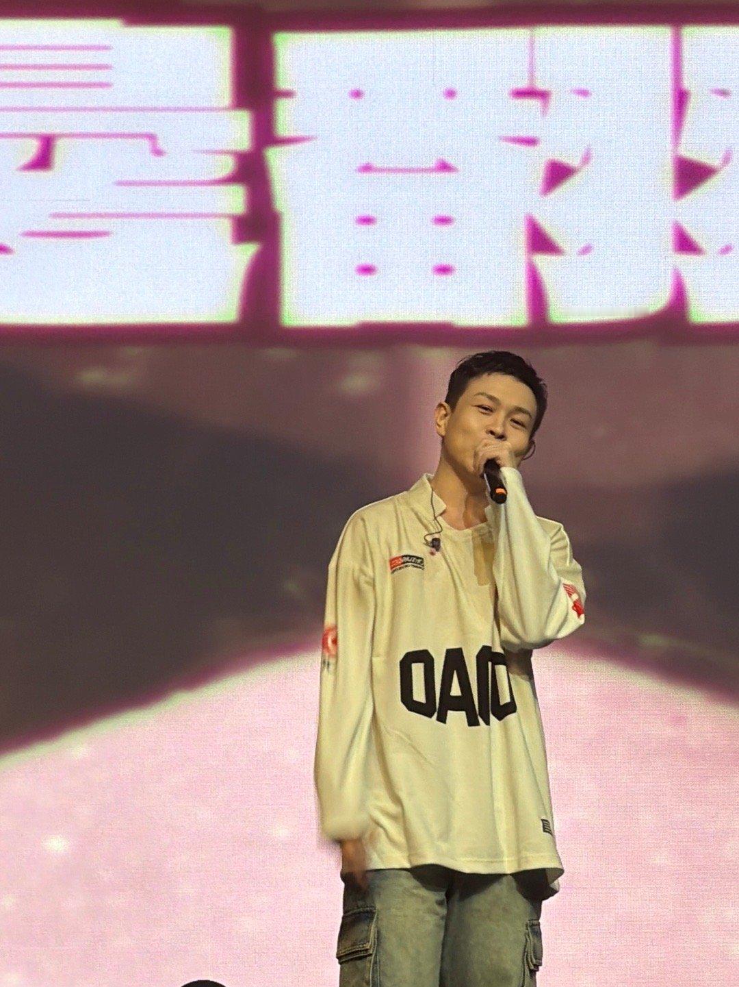 张子豪巡演OutsideIsLava 上海站的舞台呈现可圈可点。灯光、音响配合到