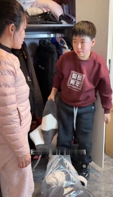 感动哭了！2026年1月27日，江苏，一家长发现11岁儿子在收拾衣服。本以为是儿