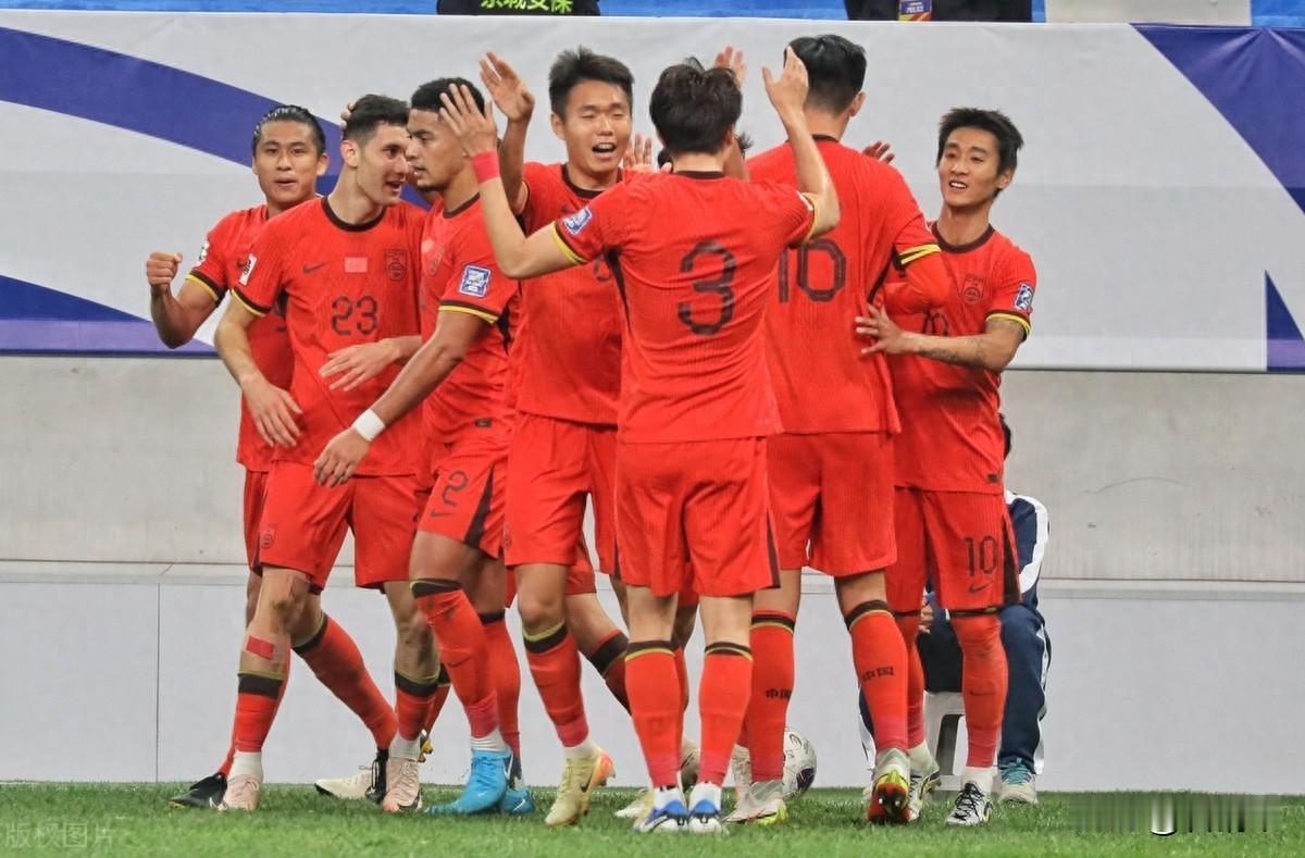 2∶1印尼，国足首胜！

在2024年10月15日晚进行的2026年世界杯亚洲区