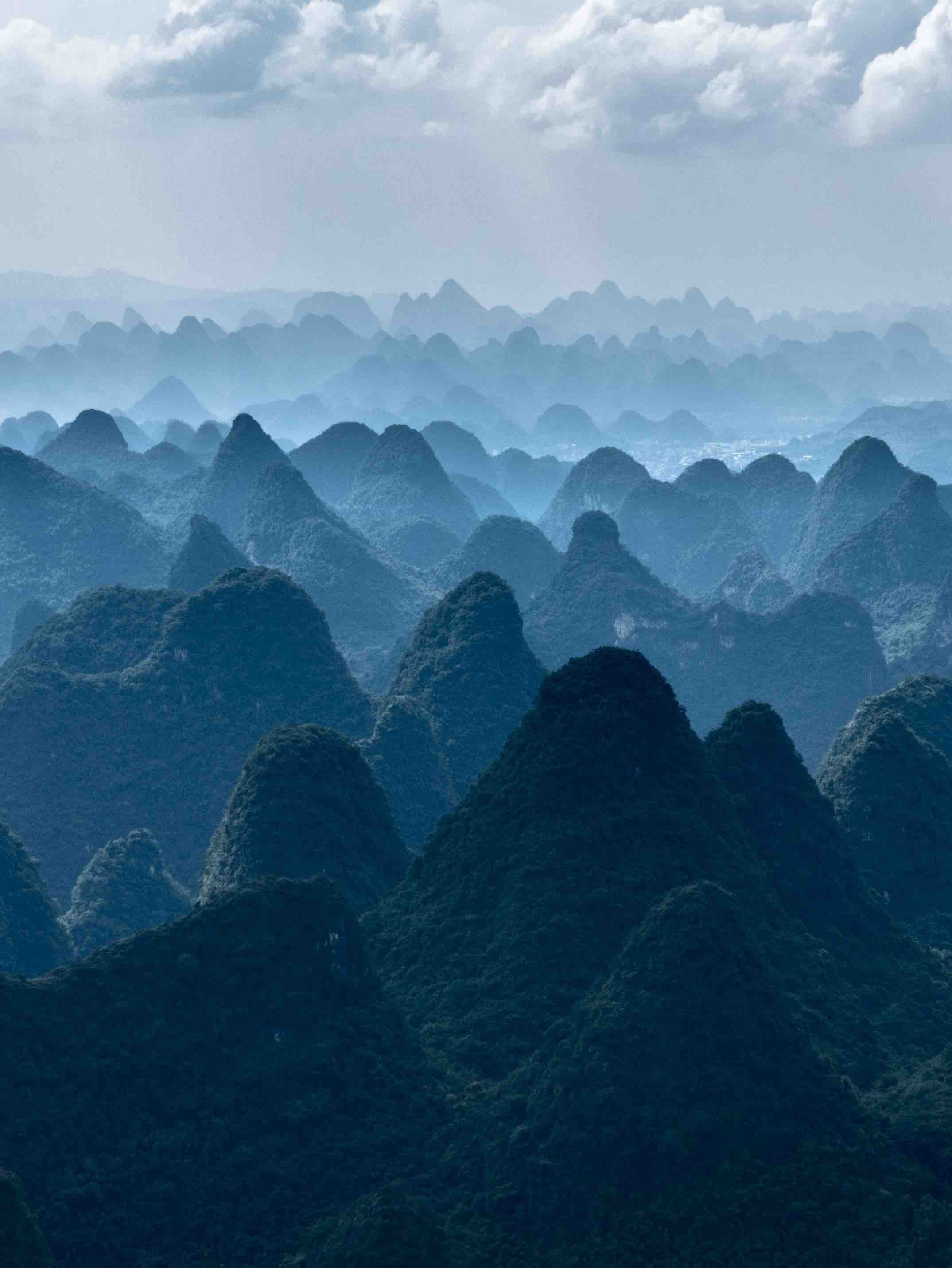 陆仙人将广西山水穿在身上 广西山水真的是看一眼就爱上的程度，广西台《万物秀》邀请