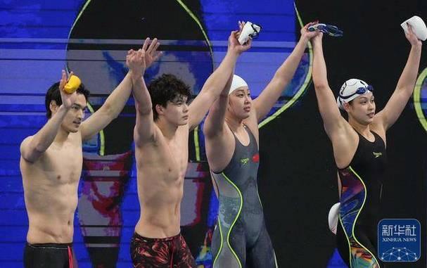 全运泳坛疯狂碾压！浙江队3分42秒夺冠，第一棒就拉开4米差距
 
全运会男女4×