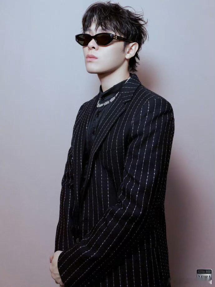 尤长靖尤长靖第五期是钮钴禄长靖吧⚡钮钴禄长靖正式上线！暗黑舞台氛围感拉满，高低音