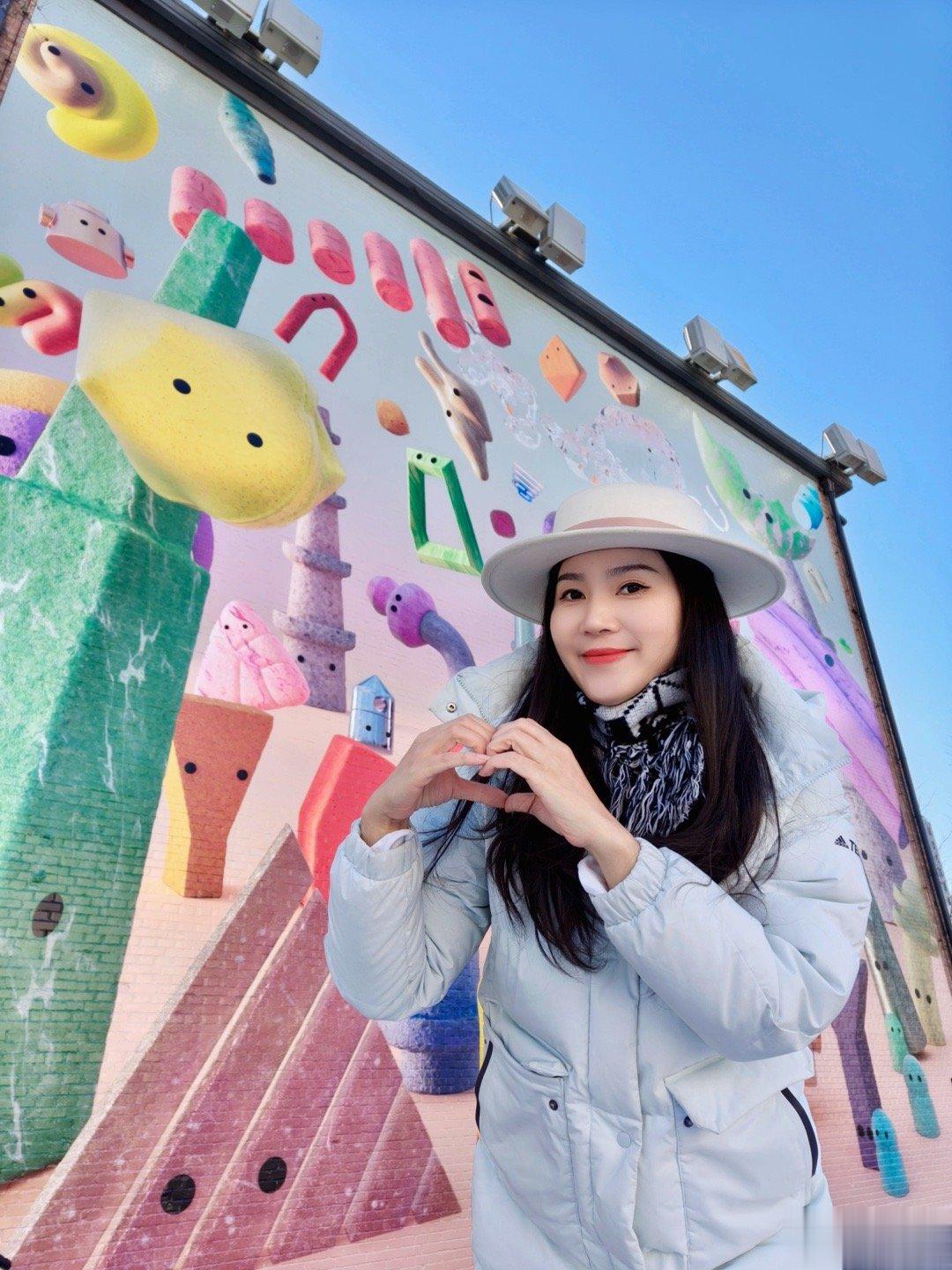 #北京旅行##遇见美好# 🖼️很喜欢打卡壁画，缤纷多彩的壁画艺术表现力很强，能