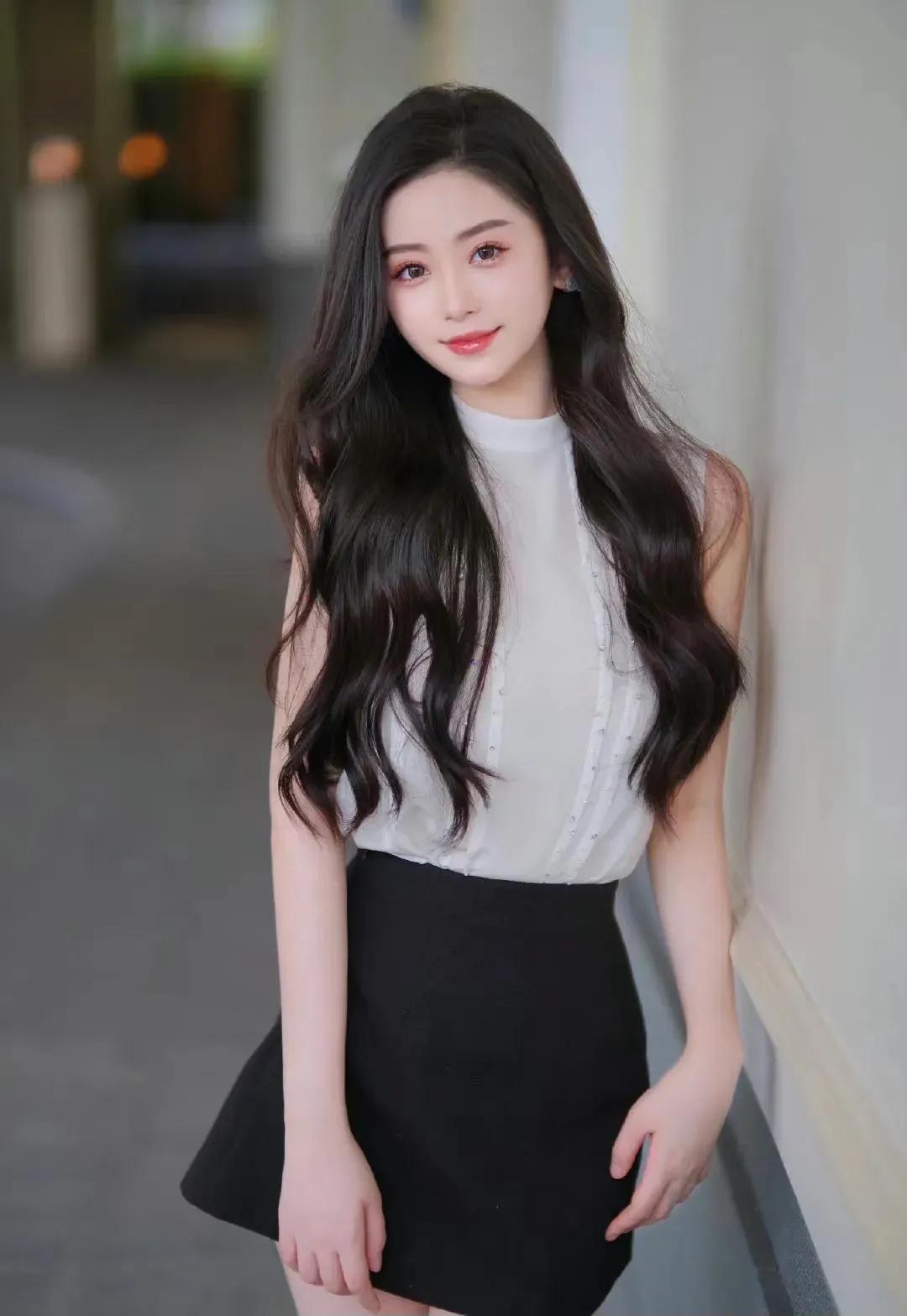 该说不说，叶柯还是很漂亮的，晓明哥眼光不错。