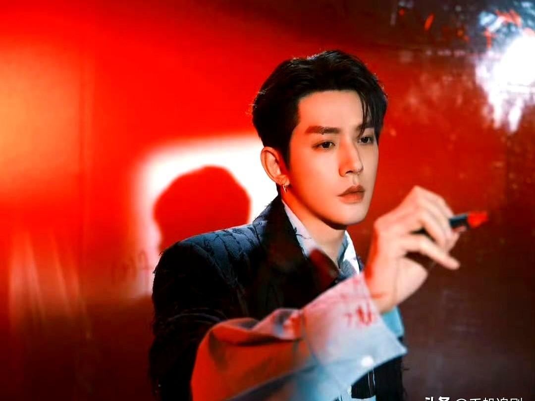 邓为这事儿真是又气又心疼，AI换脸短剧太猖獗了！

他工作室4月6号直接发声明，