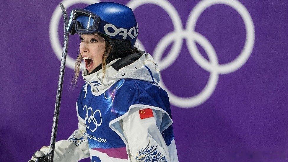 凤凰新闻【谷爱凌硬刚国际雪联：我不该受到“惩罚”，他们强硬立场令我痛心】北京时间