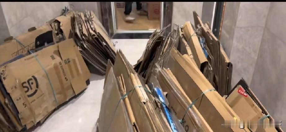 名人们开始做自媒体“捡纸壳”，穷人最后的活路也快没有了
最近看到很多人抱怨，写出