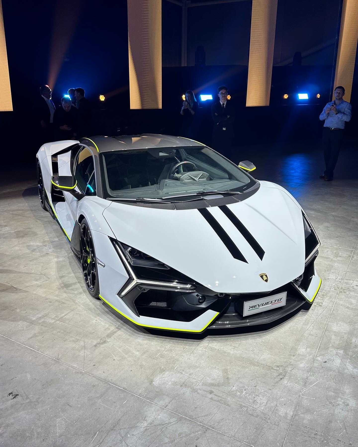 Ad Personam Revuelto油漆：Grigio Hati+Verde