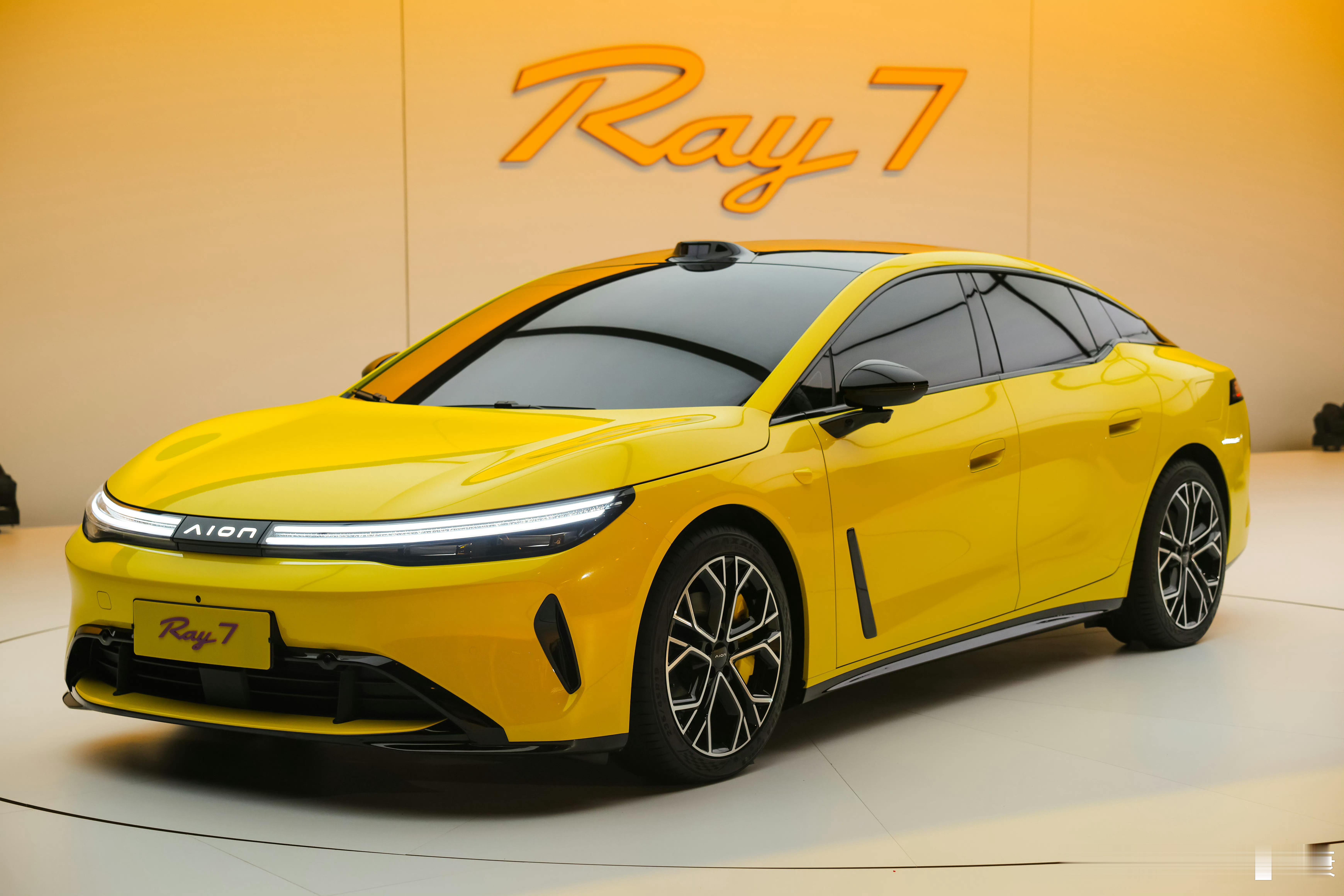 埃安Ray7，品牌转型的作品但感觉要摆脱网约车标签的话，理论上不能再用这个名字了