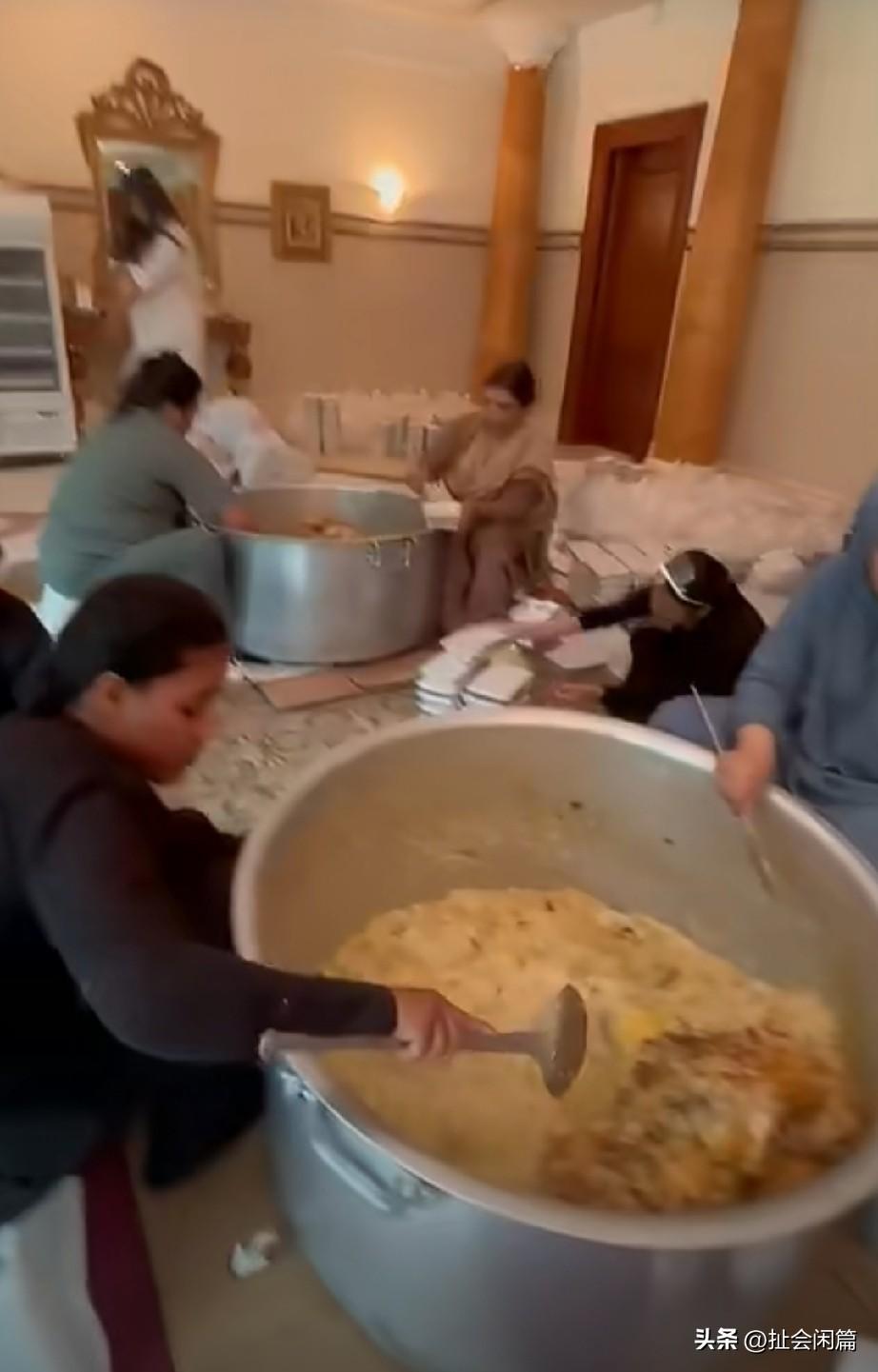 马上六十岁的杨二车娜姆，正在阿联酋做社工，积德行善！

这位姐的一辈子活的真是潇