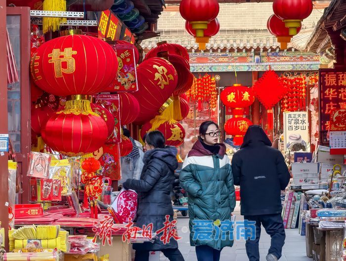 “马”上到！济南街头年味浓，“马”元素商品走俏