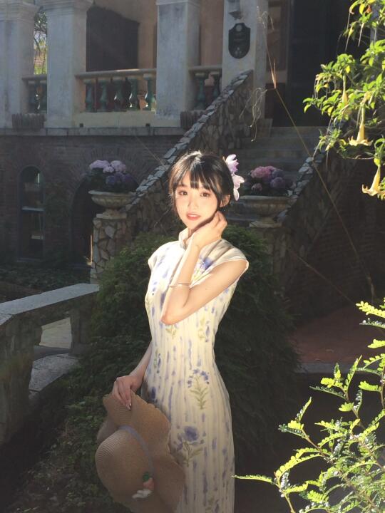 朋友都说我穿旗袍不像旗袍