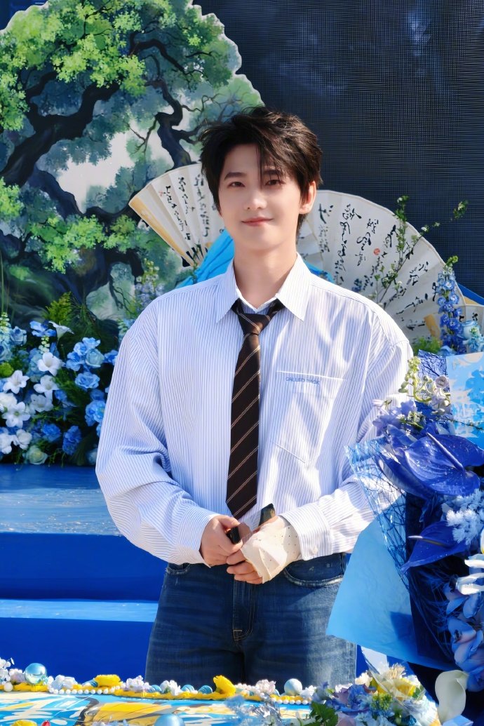 不让江山开机 杨洋新剧李叱，心怀大义，在烽烟中淬炼出霸主风范，成长故事超有魅力。