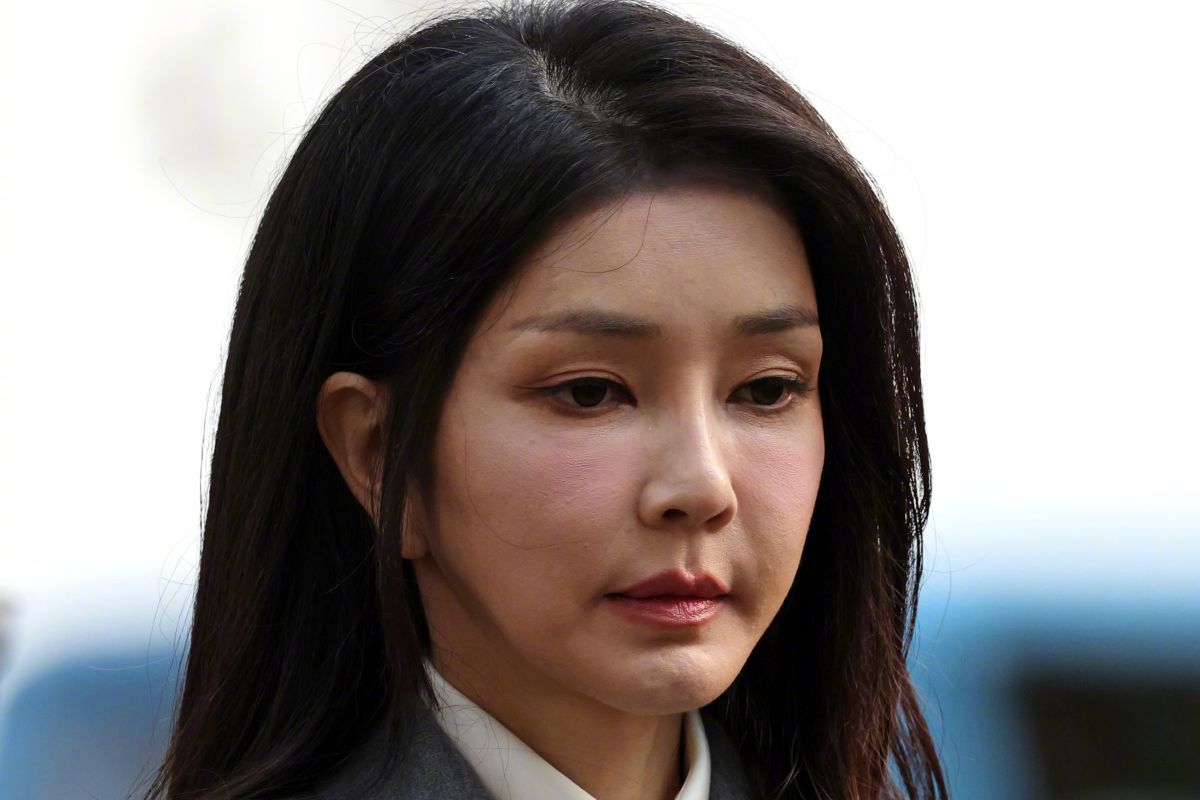 #金建希接受被捕后首次调查#【韩国前总统尹锡悦妻子#金建希抵达特检组办公室#，接