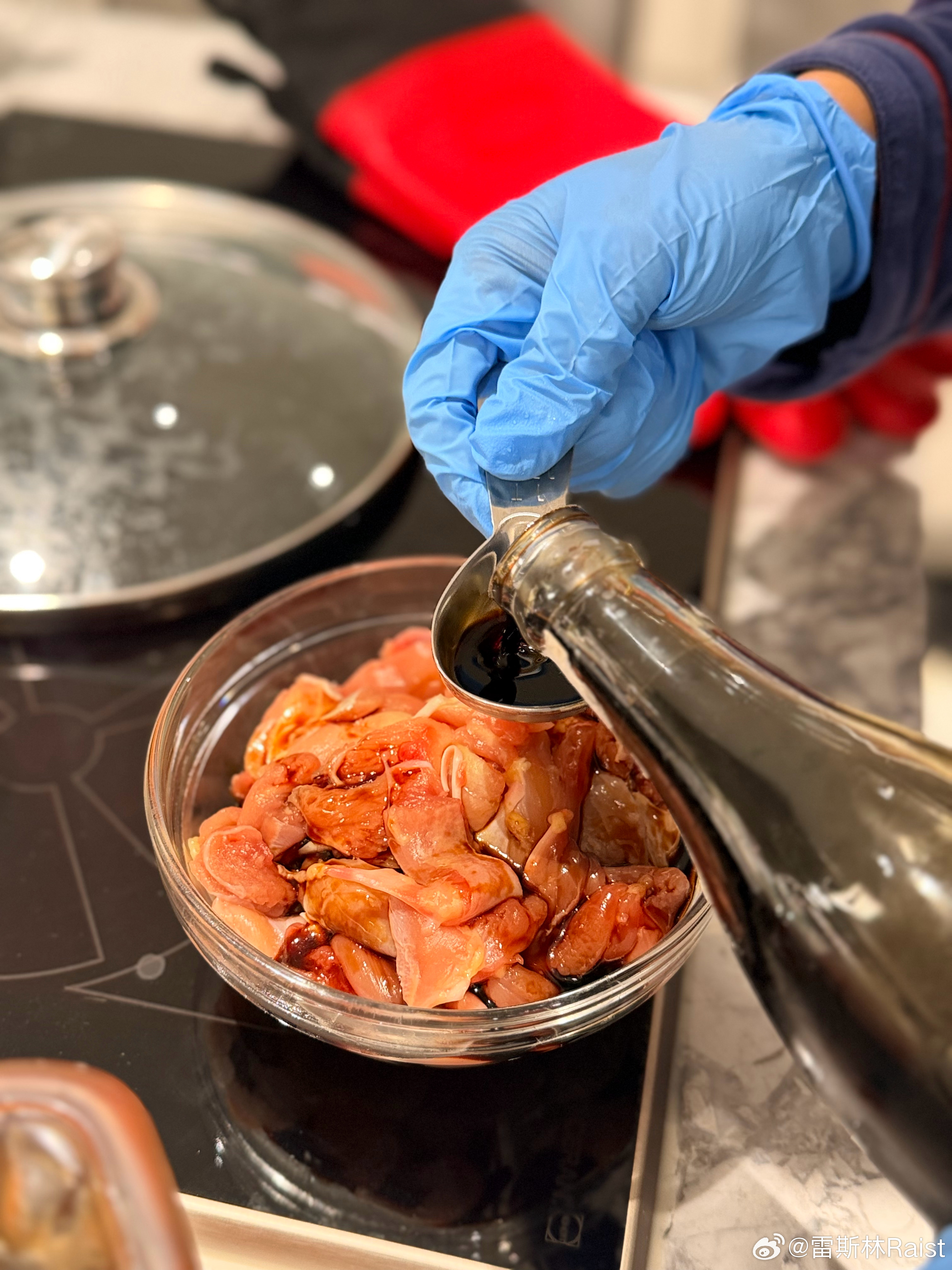 然后我们还做了超级豪华版本的糯米鸡，虽然过程麻烦，但一次做了十几只，够吃一个月了