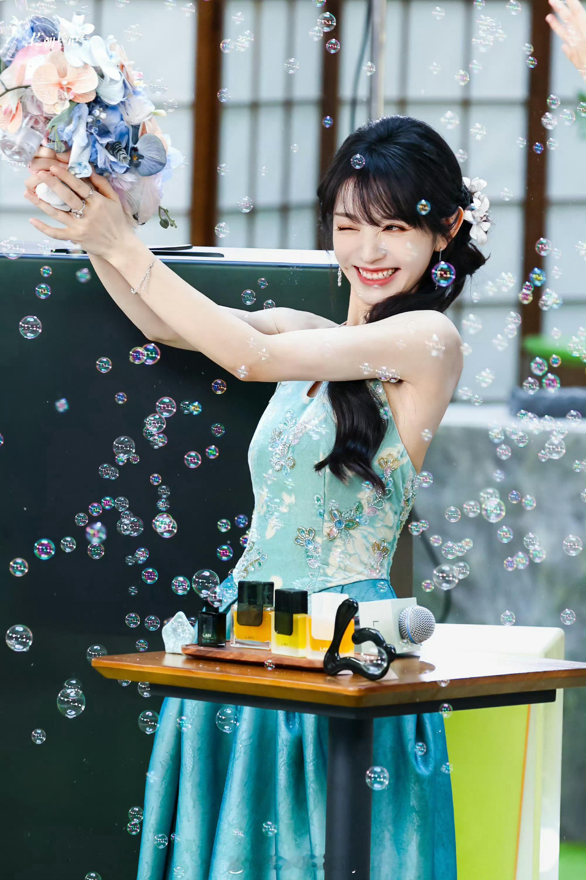 田曦薇今日品牌线下活动饭拍 甜蜜的化身💕 