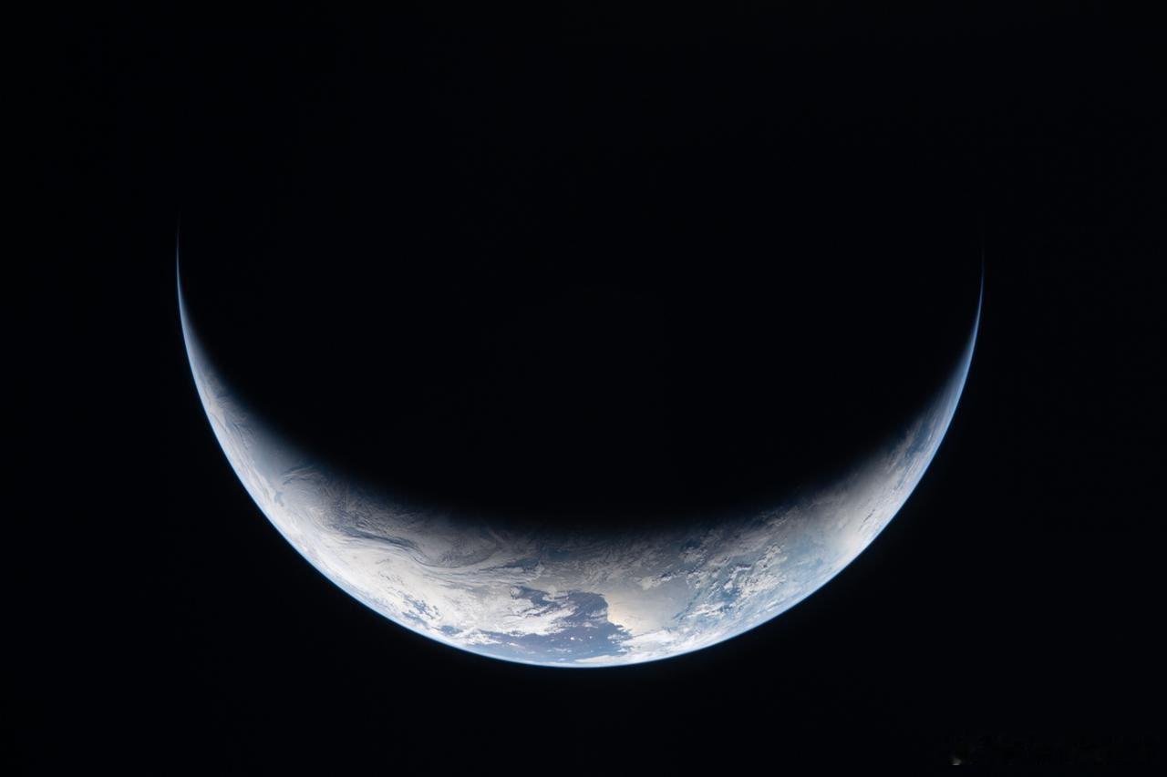 美国特朗普总统的绕月行动，很快就要降落啦进入为期十天的任务的第九天，NASA 的