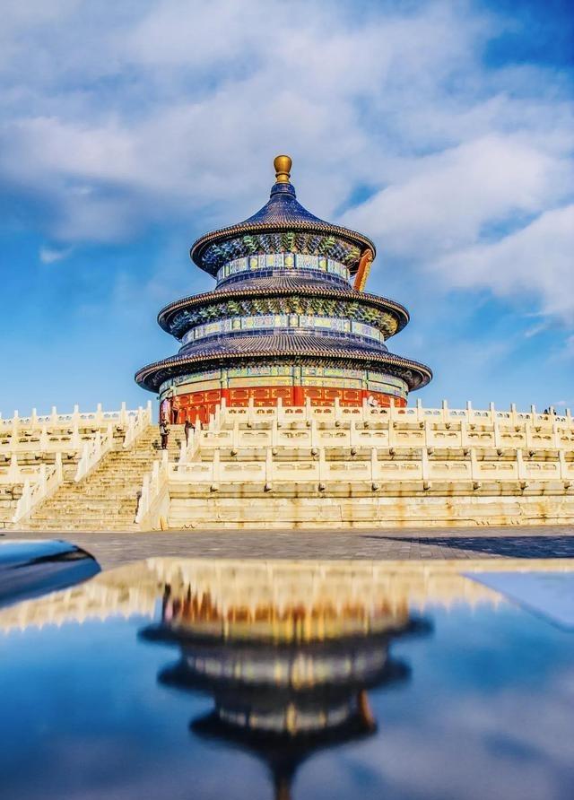 这种方法在拍摄建筑、水景、人像中用得最多，你用过吗？别只会把主体放中间，对称构图
