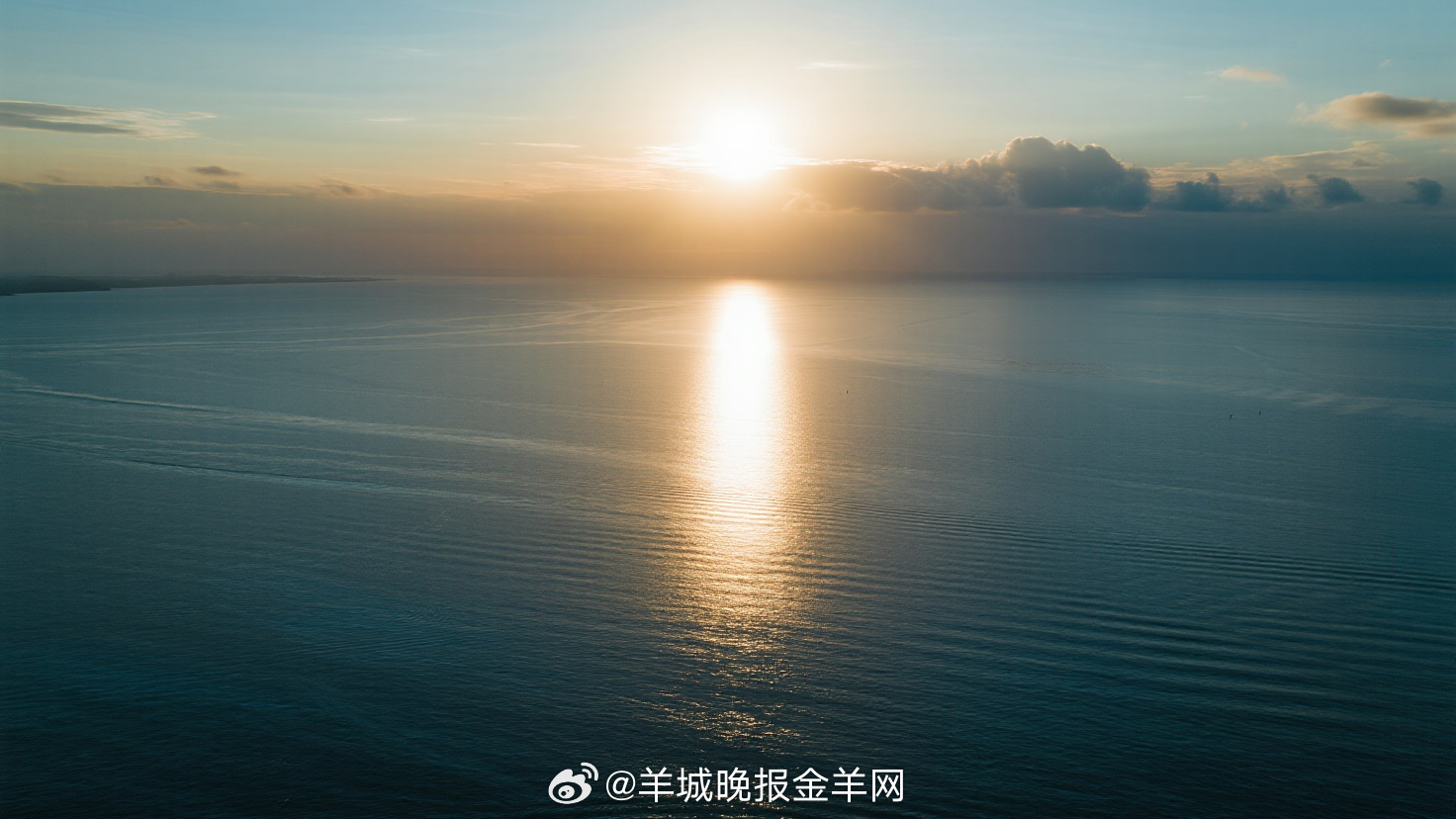 #早安# 不必仰望别人的闪耀，你本就是独一无二的风景。真正的自信不是天生完美，而