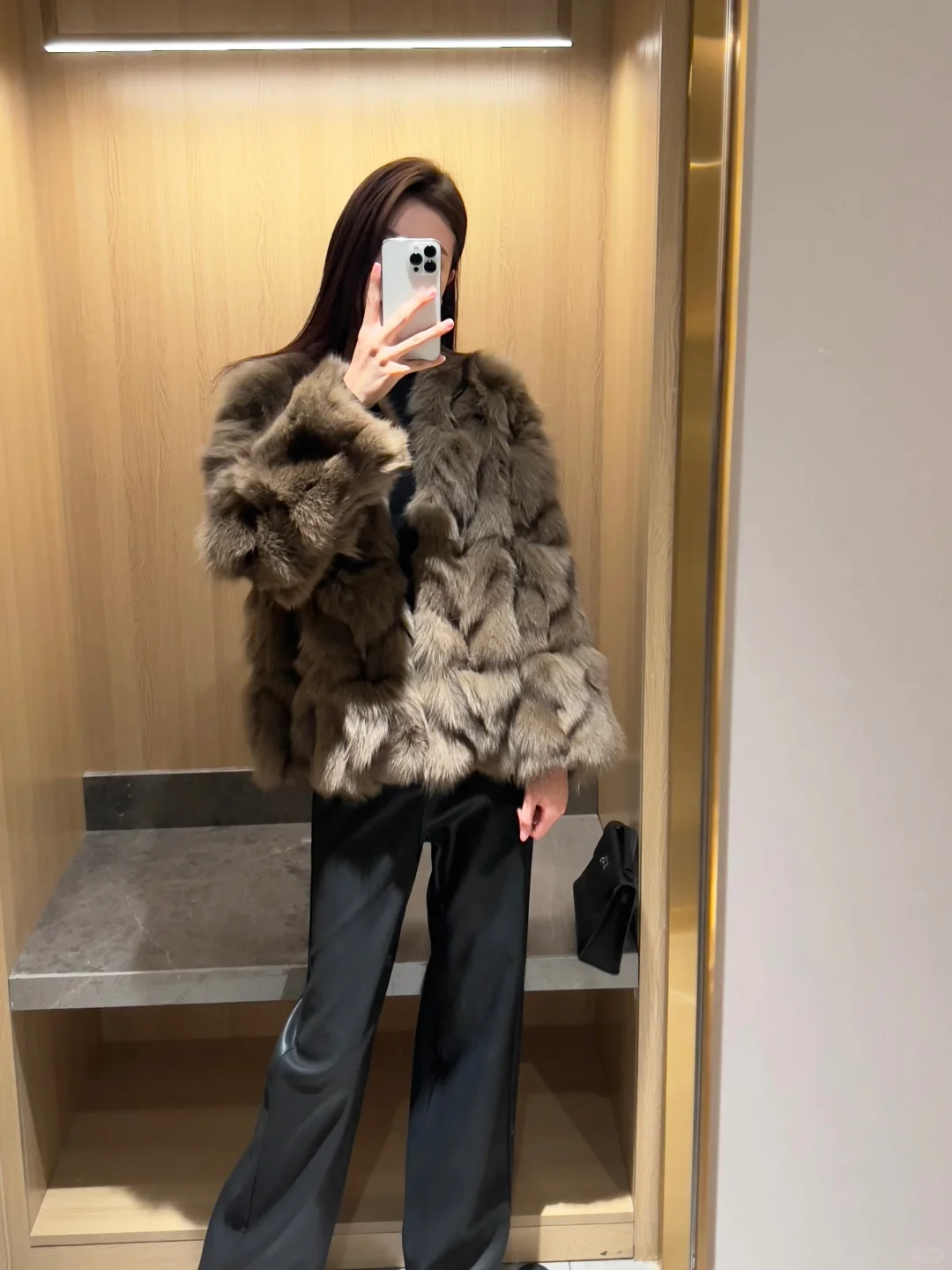 分享一件酷酷的皮草～