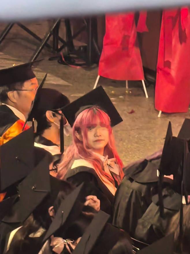 王浅秋娘俩，万安爷俩感觉王浅秋母女俩长得挺像热点观点 ，高考第一天 ，郑丽文说两