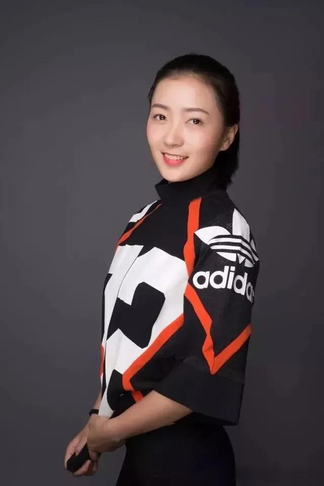 张丽君，1998.9—2002.6于西南师范大学美术学院获学士学位，2006.9