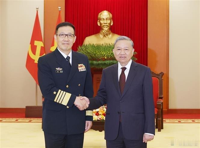 【 苏林会见中国国防部长董军 】苏林高度评价董军同志此访的重要意义，体现了中国党