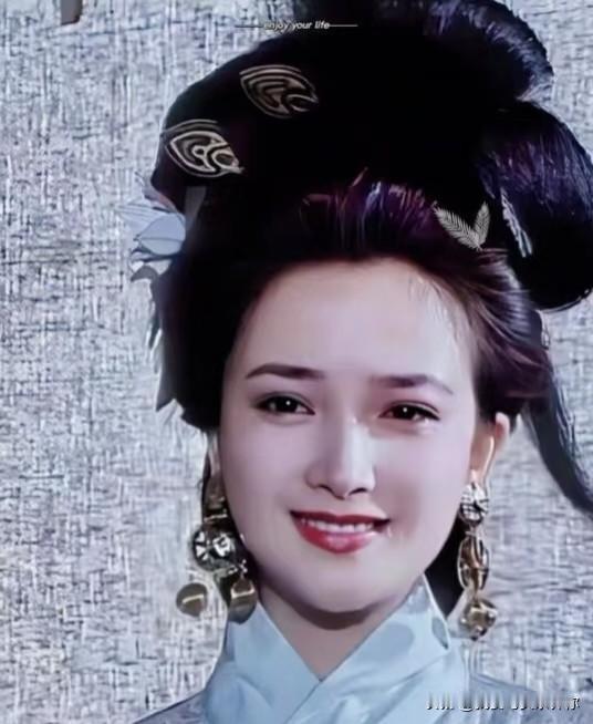 61岁的何晴走了，
她心里最搁不下的，
大概不是儿子许何能不能在演艺圈闯出名堂，