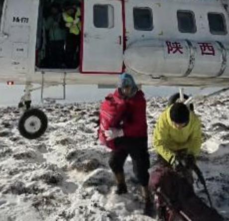 五人违规穿越鳌太线4人失联事件，最后一名坠崖的人已经找到，而被找到的时候已经没了