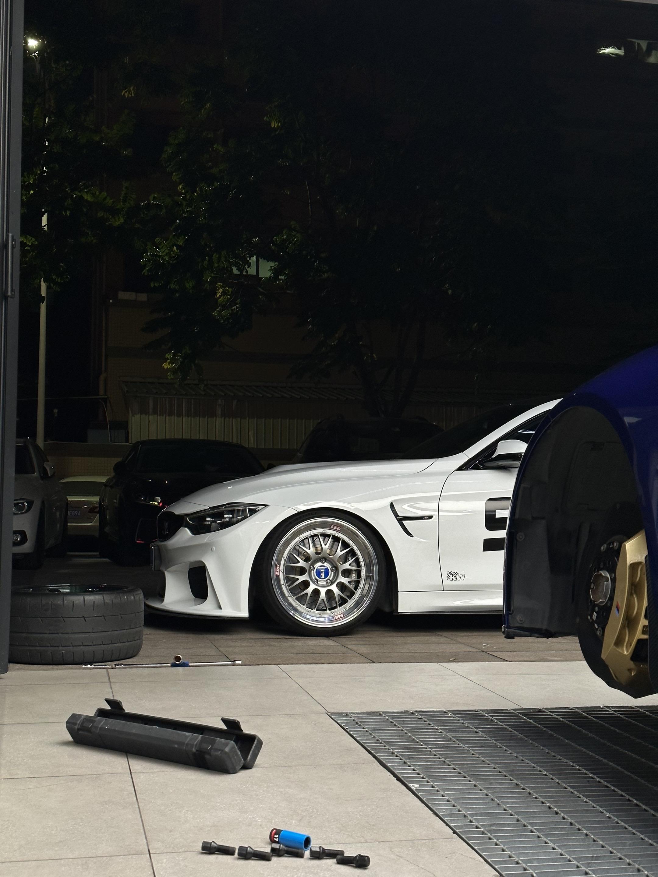 想了几年的rt88。几年前就看到这台e90装的rt88的案例 不管是轮...