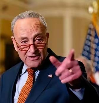 查克·舒默公开发声，直接抓住“地面部队”这根敏感神经向特朗普发难。美国社会对再次