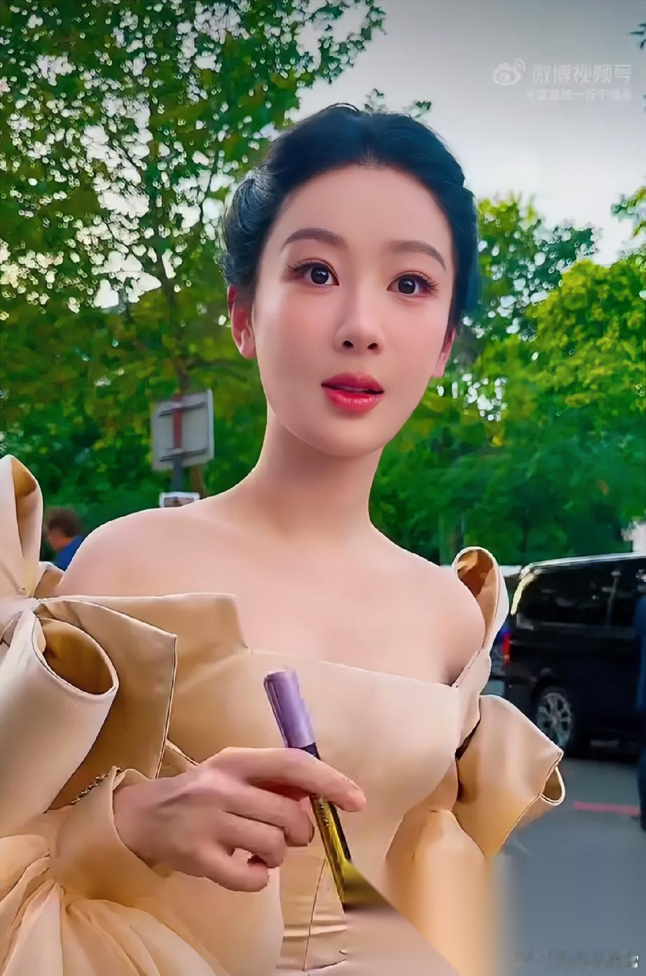 问过老公的健身教练， 他和我们说了一句大实话， 像杨紫这样，33岁的女演员 能有