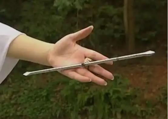 兵器也分 “男女款”？古代女性用的武器有啥特别之处？ 
 
看古装剧时会发现，男