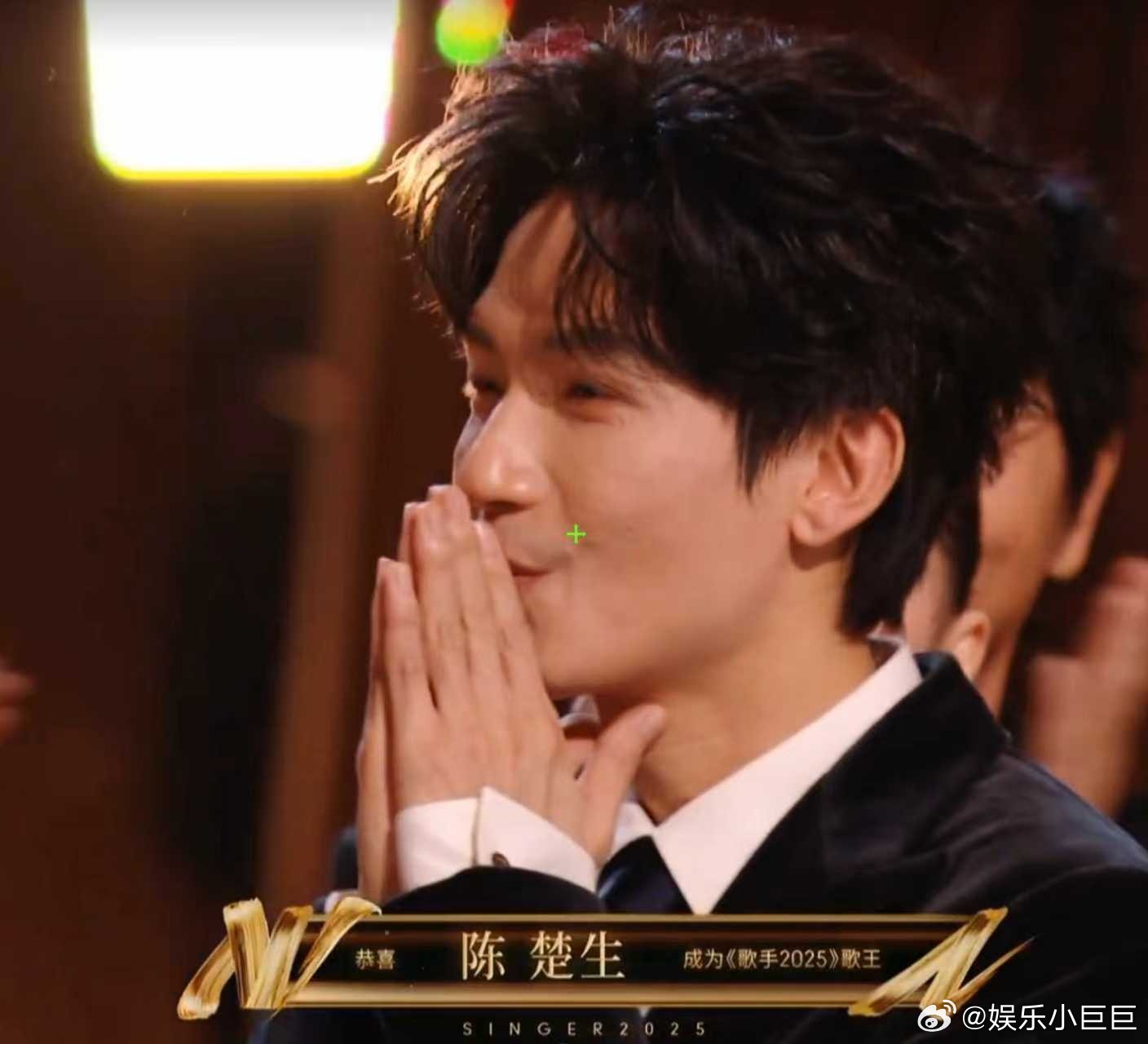 陈楚生实至名归 陈楚生与郑钧的合作舞台燃爆全场，这位音乐人的才华和热情让人无法忽