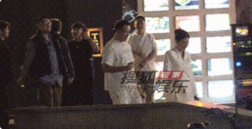 48岁黄奕疑似新恋情曝光！聚餐后同回公寓，男方身份被扒不是富豪 
