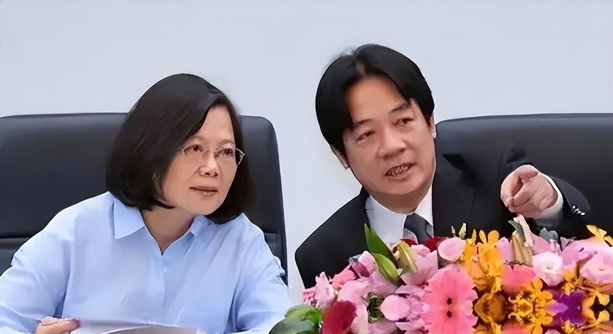 马英九的一句话，在两岸都掀起了轩然大波。他说，若大陆统一台湾地区的方式不和平、过