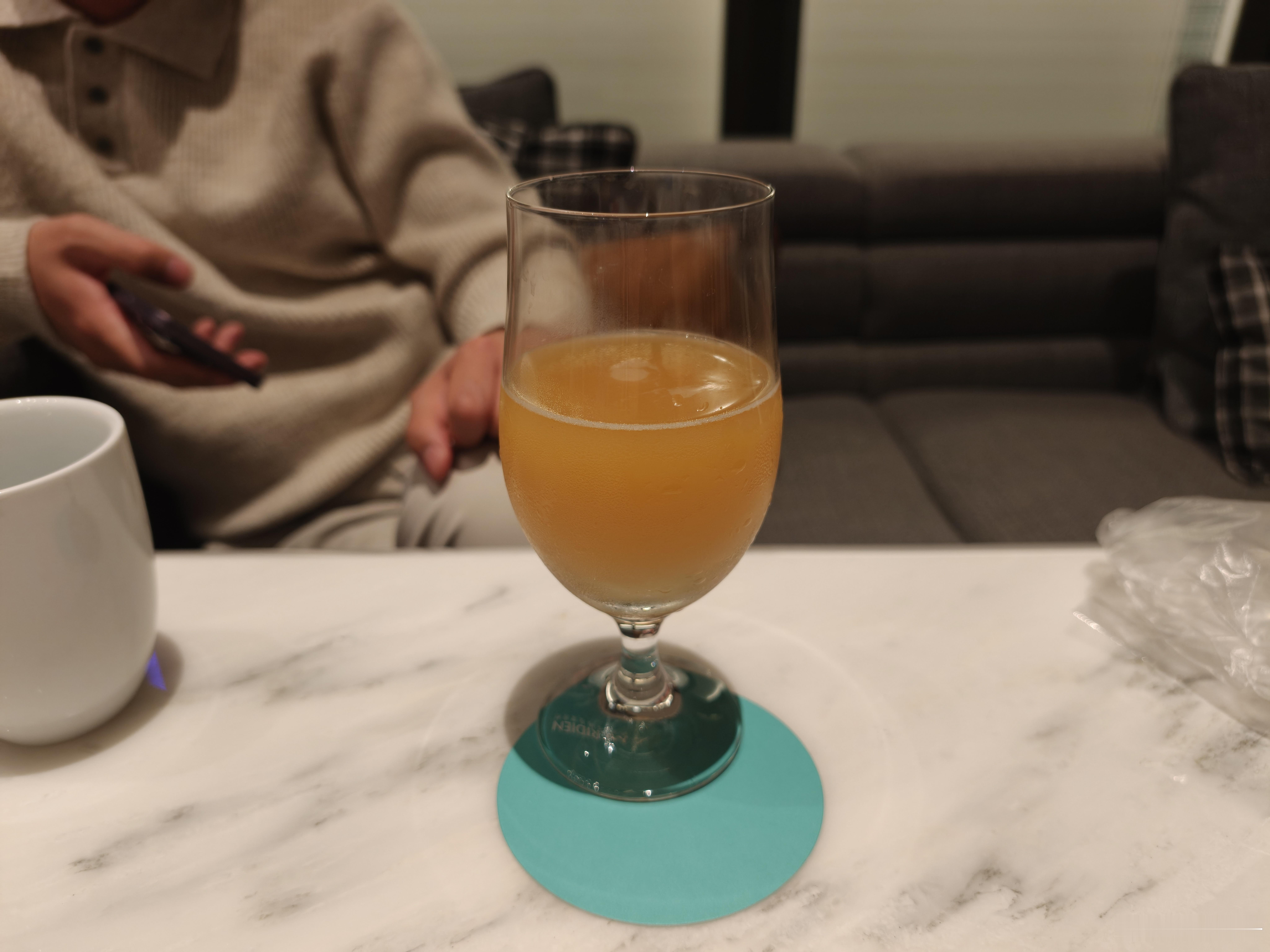 在深圳见识了的酒量半杯啤酒就脸红了