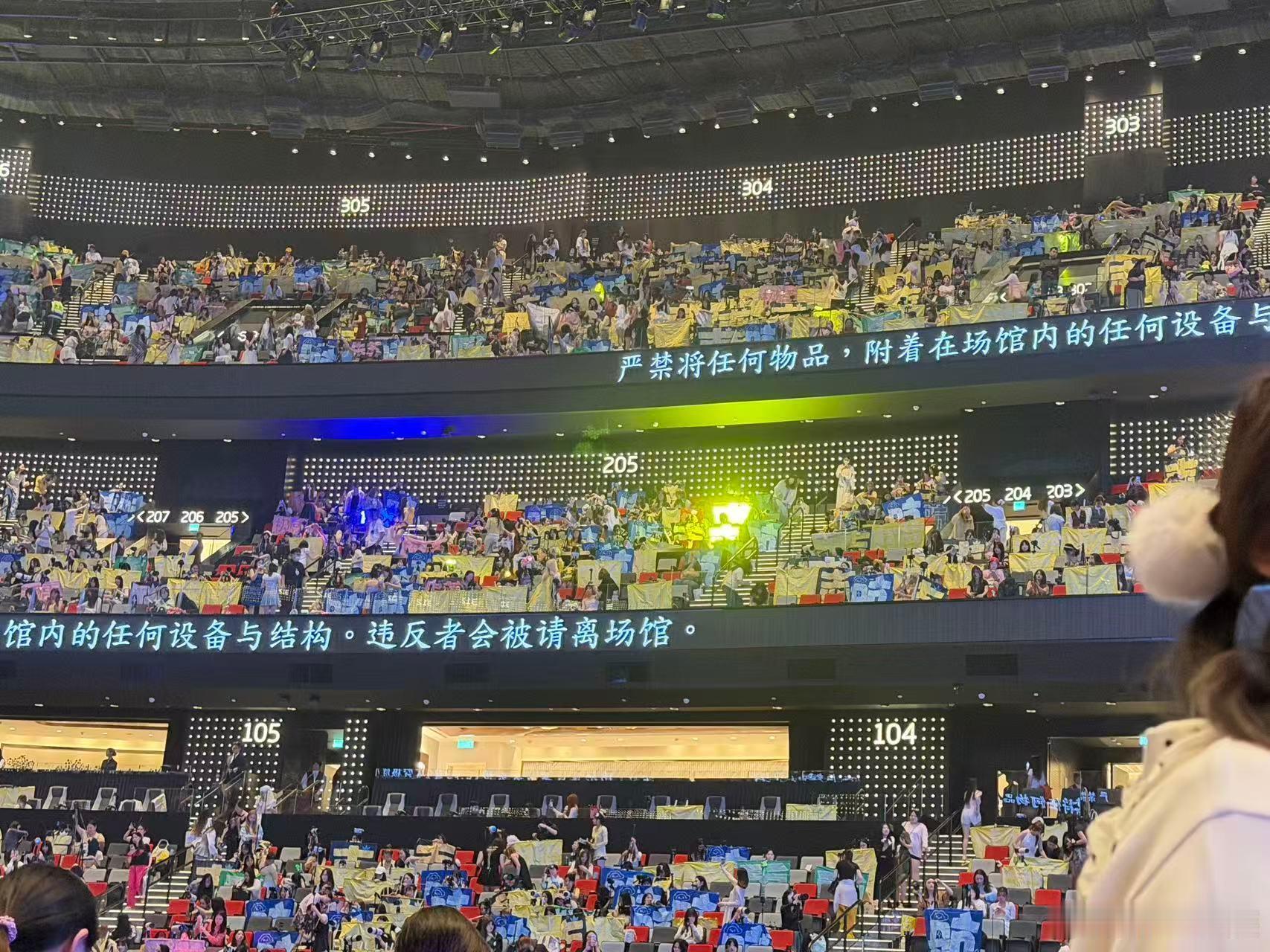 朱志鑫澳门演唱会花墙澳门的风，吹来了一整片为朱志鑫盛开的花海，朱志鑫实🔥 