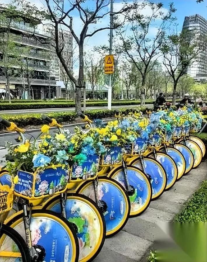 成都这家奶茶店

最近挤爆了

你绝对想不到爆火的原因居然这么戳人。

前阵子有