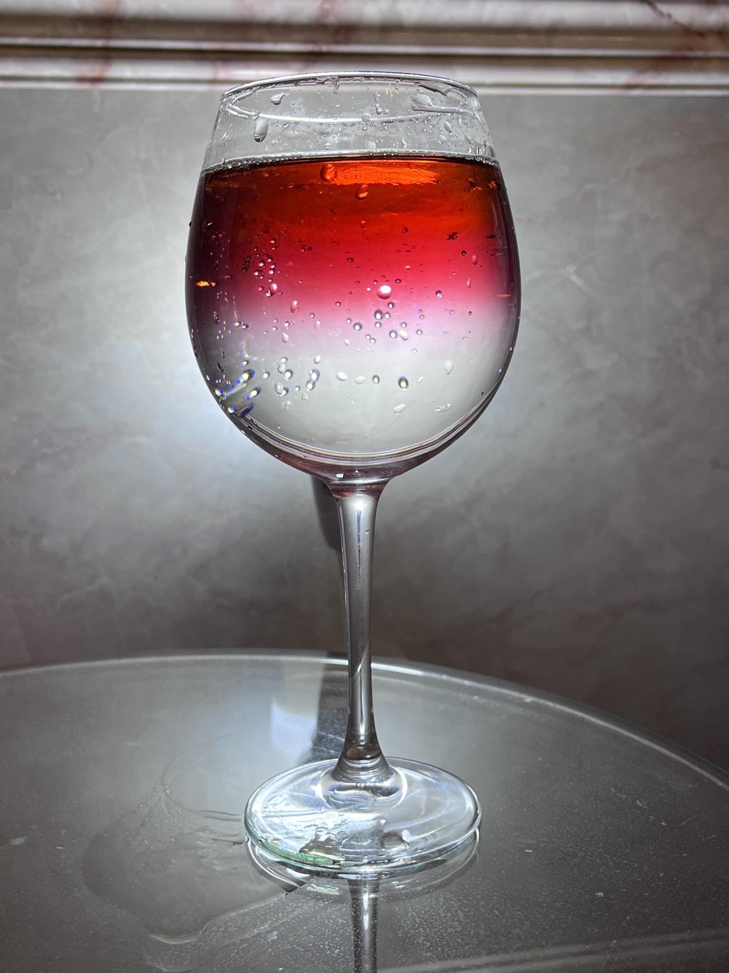 35%的酒精，释放100%的情绪，10分种后你想听什么、我都讲给你听…